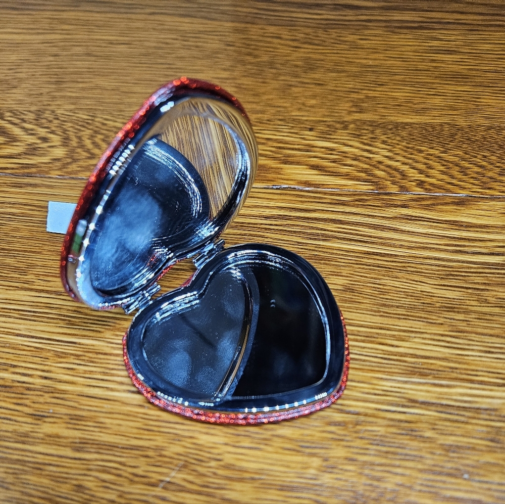 Coach Glitter Heart Compact NWT - Picture 5 of 5